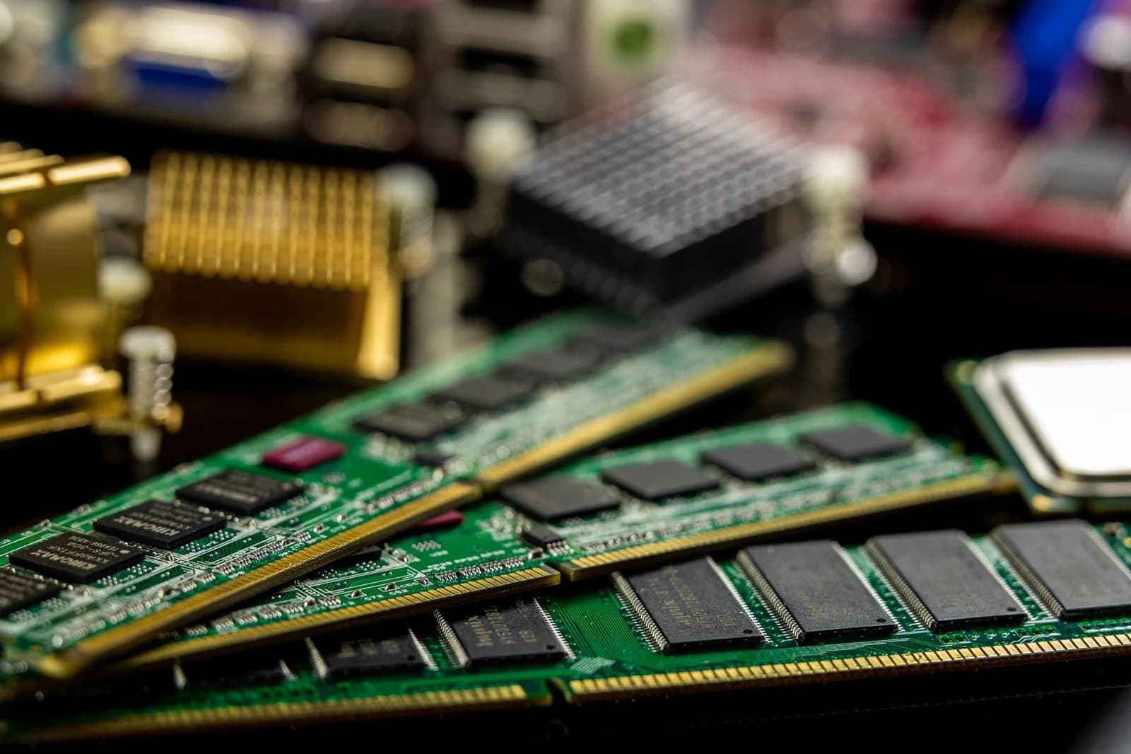 Barrette de RAM installée dans un PC — mémoire vive DDR4